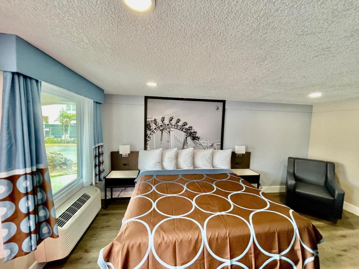 Super 8 By Wyndham Kissimmee-Orlando Hotel Four Corners Exterior photo
