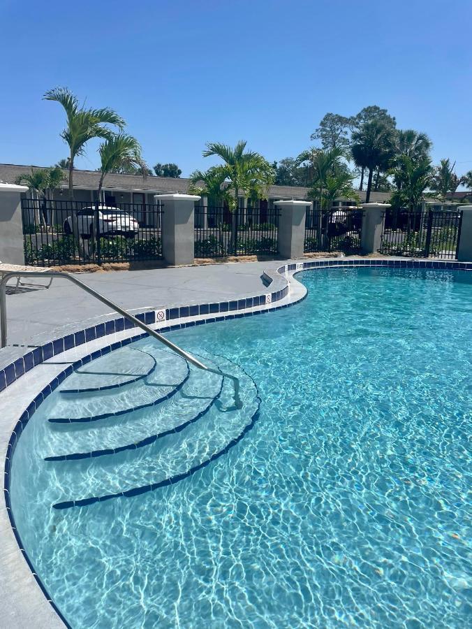 Super 8 By Wyndham Kissimmee-Orlando Hotel Four Corners Exterior photo