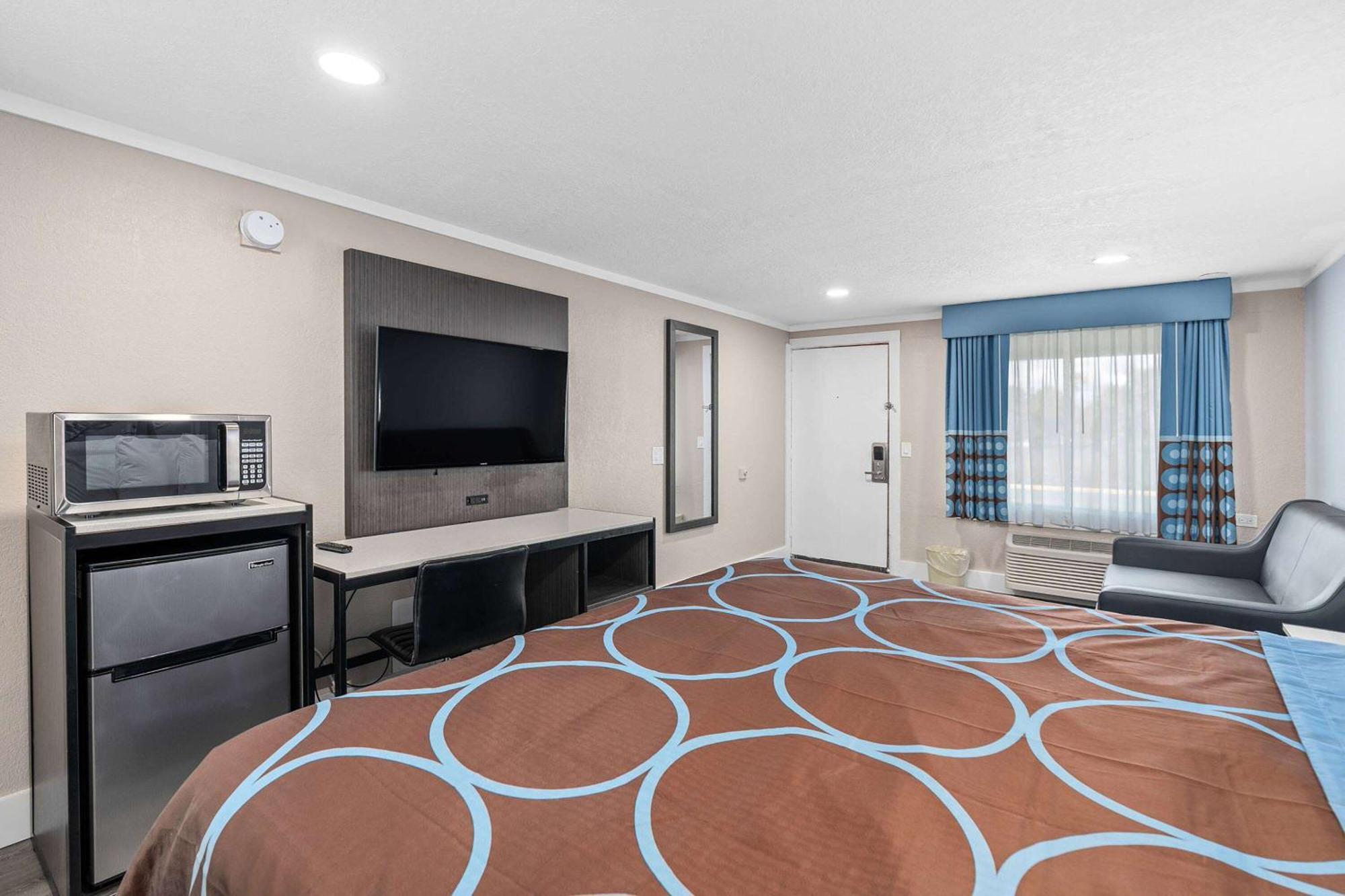 Super 8 By Wyndham Kissimmee-Orlando Hotel Four Corners Exterior photo