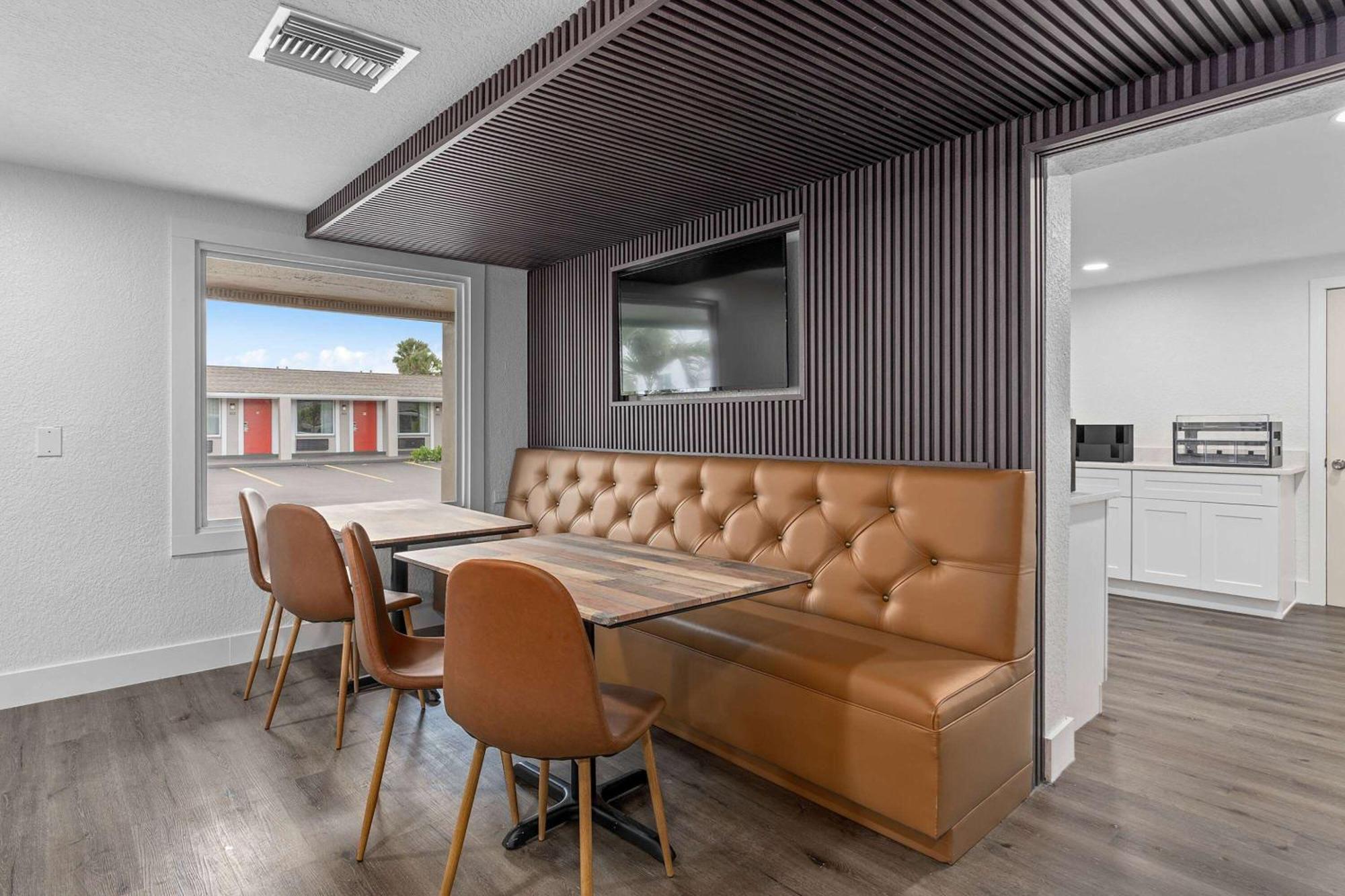 Super 8 By Wyndham Kissimmee-Orlando Hotel Four Corners Exterior photo