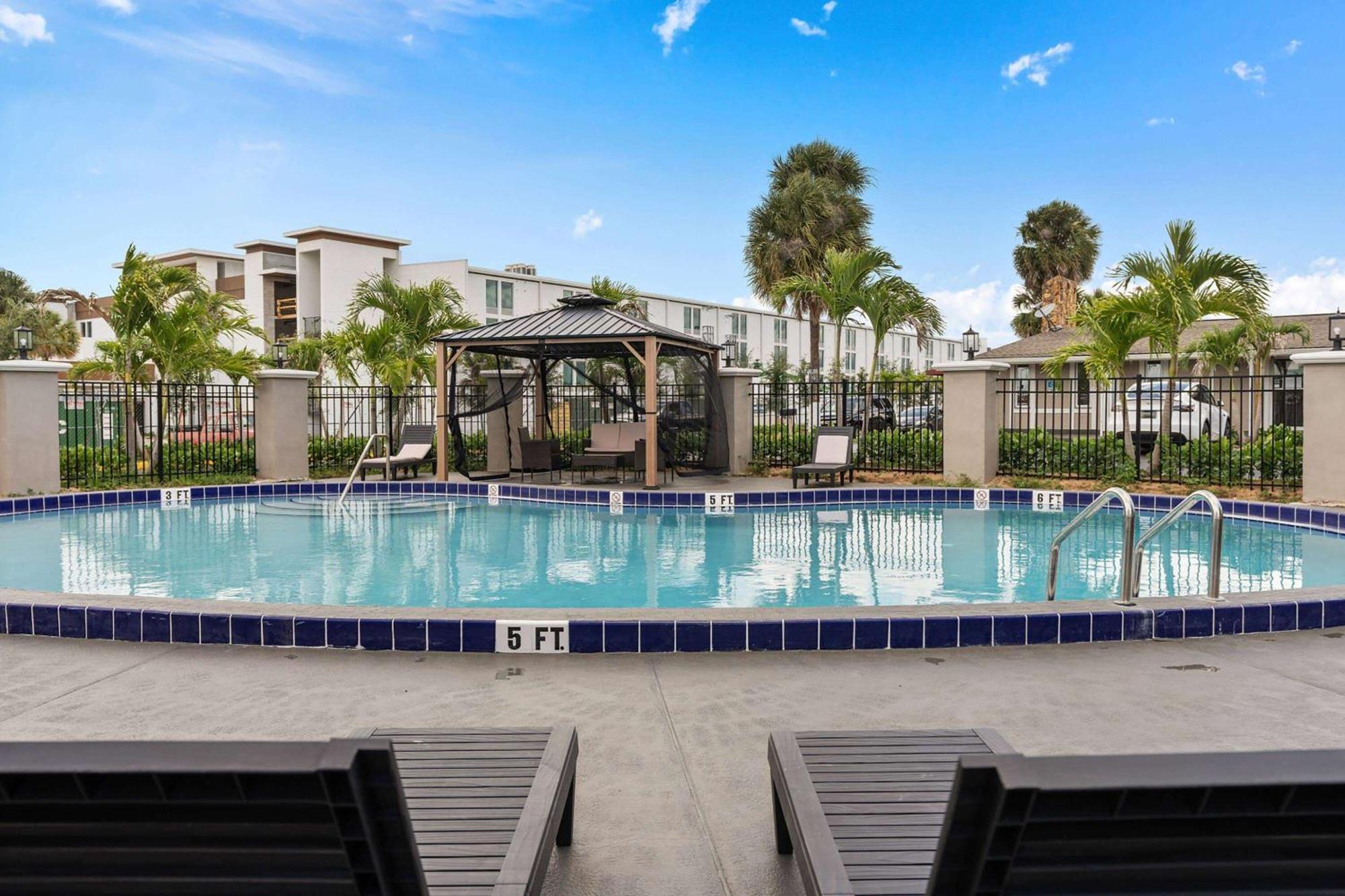 Super 8 By Wyndham Kissimmee-Orlando Hotel Four Corners Exterior photo