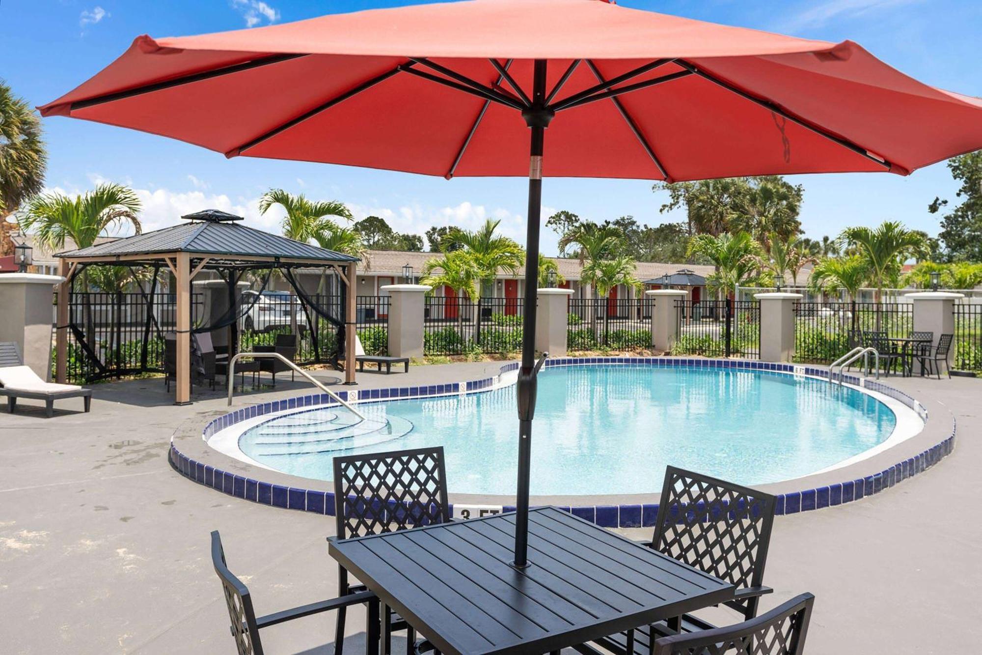 Super 8 By Wyndham Kissimmee-Orlando Hotel Four Corners Exterior photo