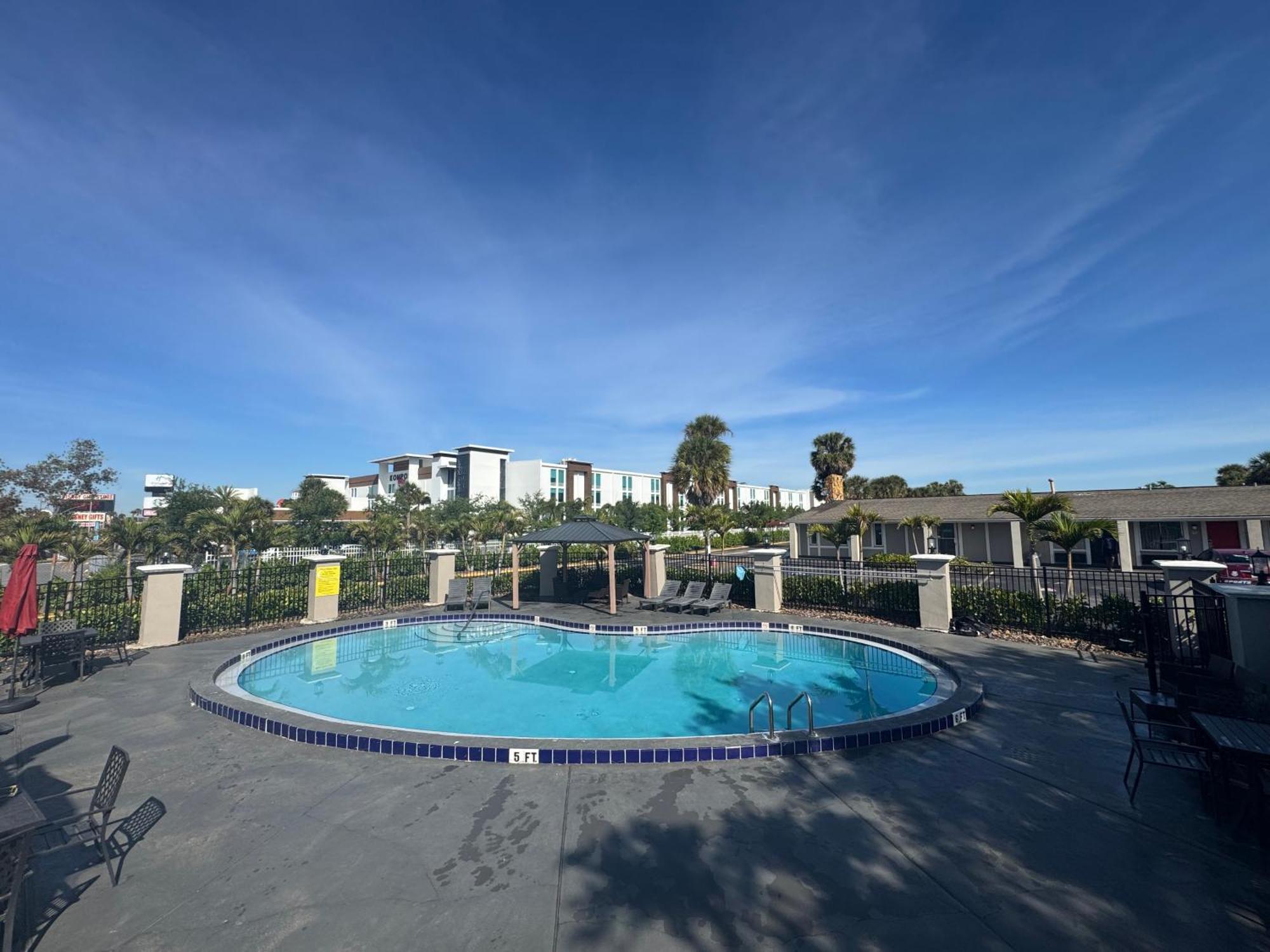 Super 8 By Wyndham Kissimmee-Orlando Hotel Four Corners Exterior photo