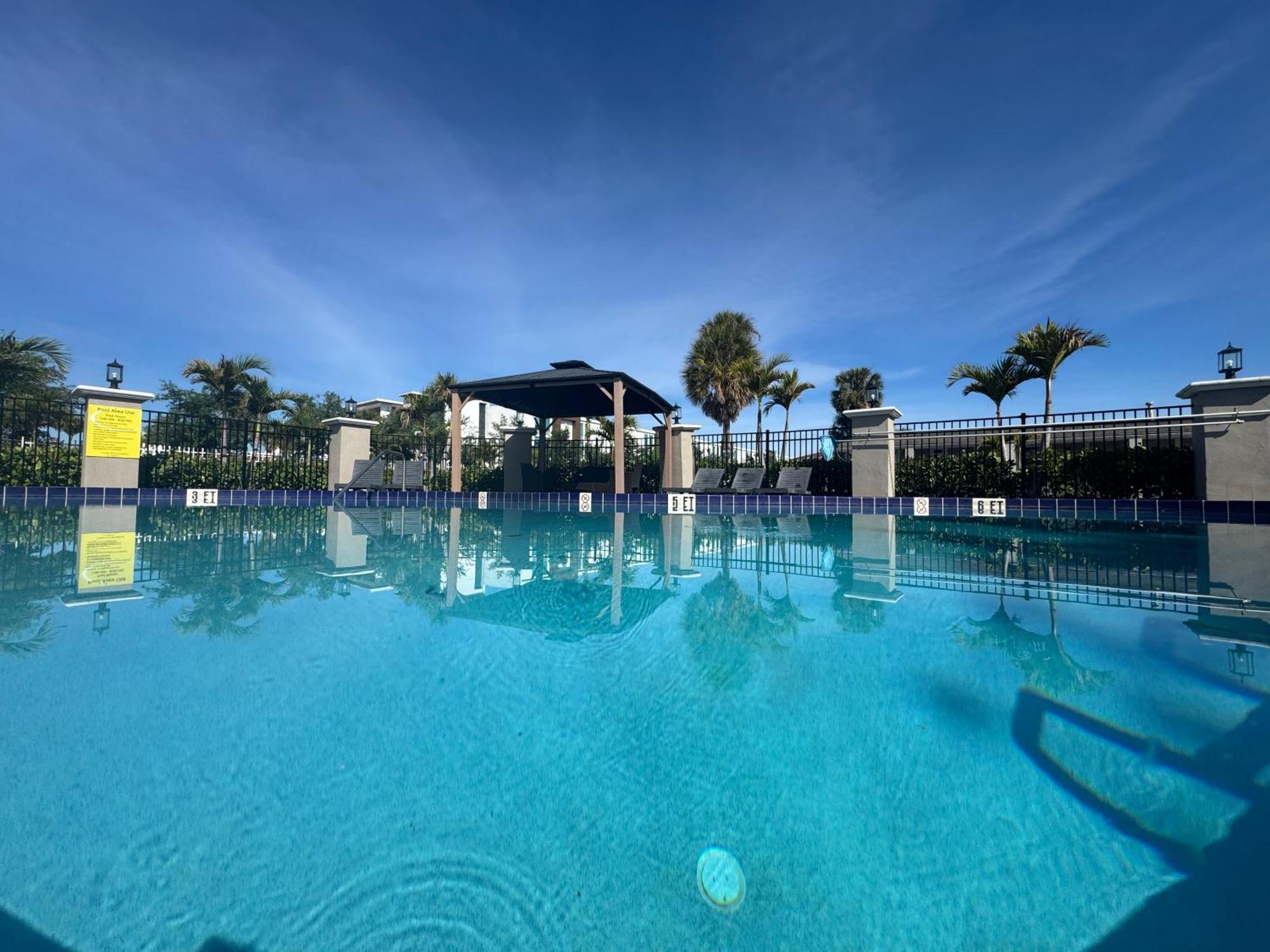 Super 8 By Wyndham Kissimmee-Orlando Hotel Four Corners Exterior photo